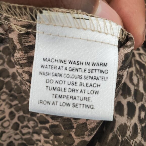 Mantles Dot/Spot Pattern  Blouse with mini side slits - Picture 7 of 7